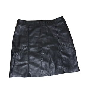 ⭐️ H&M Black Faux Leather Skirt - size 10